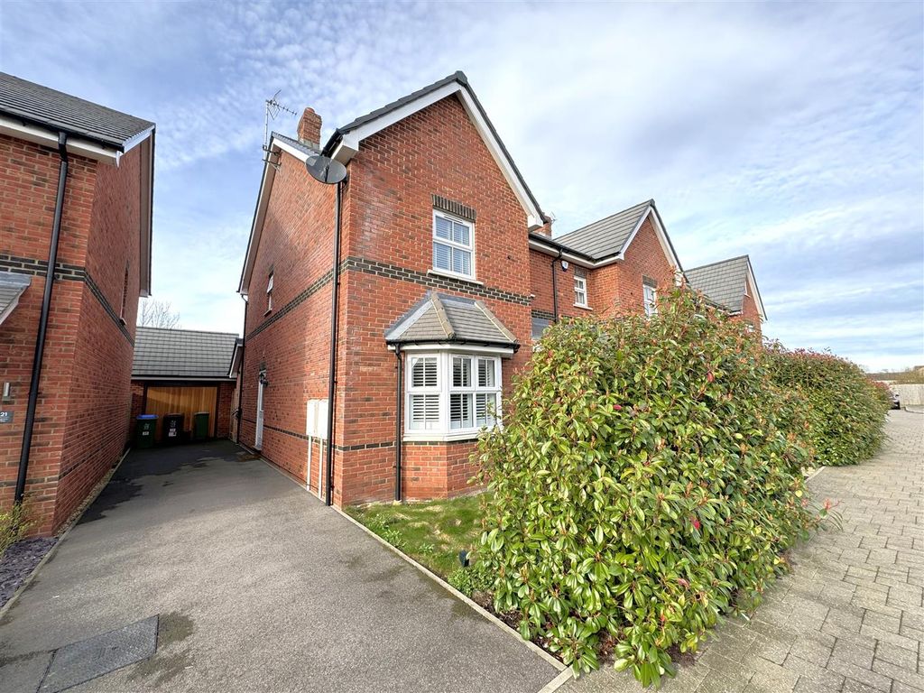 4 bed semi-detached house for sale in Damson Way, Edlesborough, Buckinghamshire LU6, £550,000
