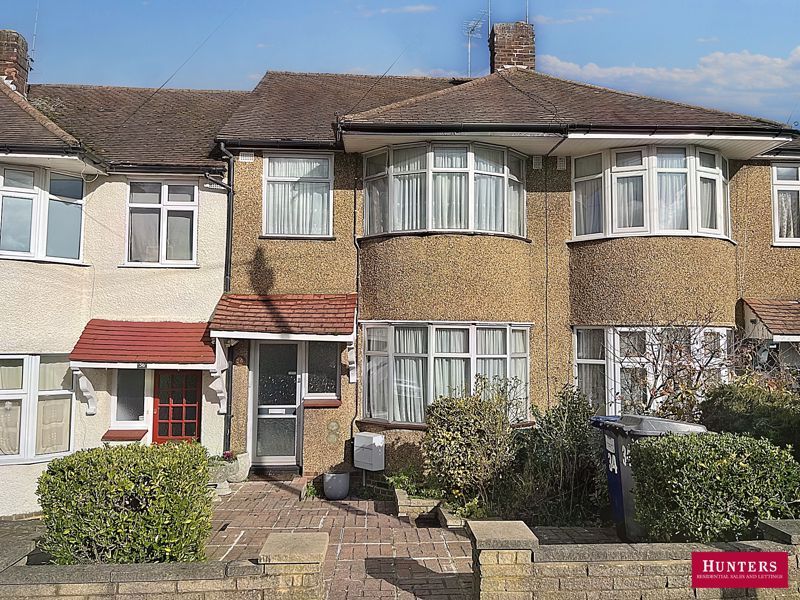 3 bed terraced house for sale in Connaught Avenue, East Barnet, Barnet EN4, £589,000