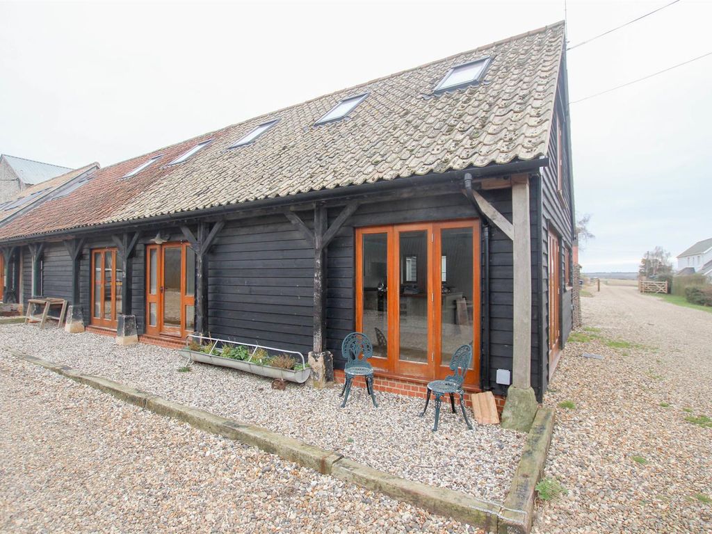 2 bed barn conversion to rent in Grange Road, Ickleton, Saffron Walden CB10, £1,650 pcm