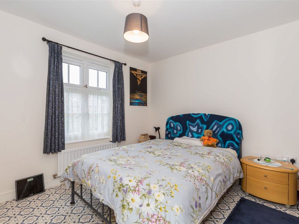 2 bed flat for sale in Neptune Court, Higher Bartle, Preston PR4, £75,000