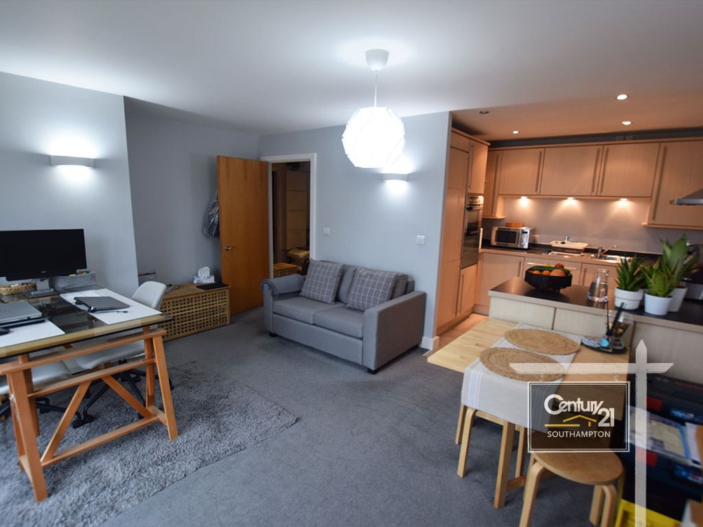 1 bed flat for sale in |Ref:L806582|, Endeavour Court, Channel Way, Southampton SO14, £150,000