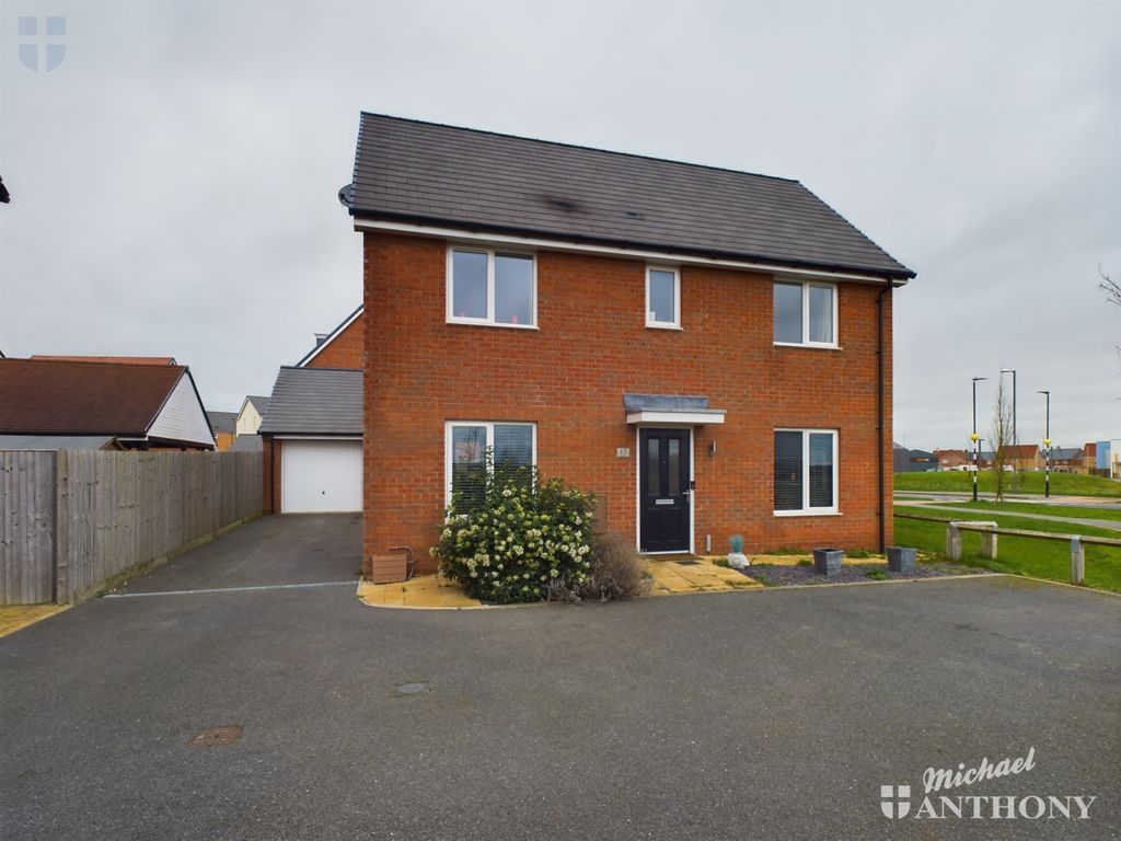 3 bed detached house for sale in Seabright Way, Aylesbury, Buckinghamshire HP18, £440,000