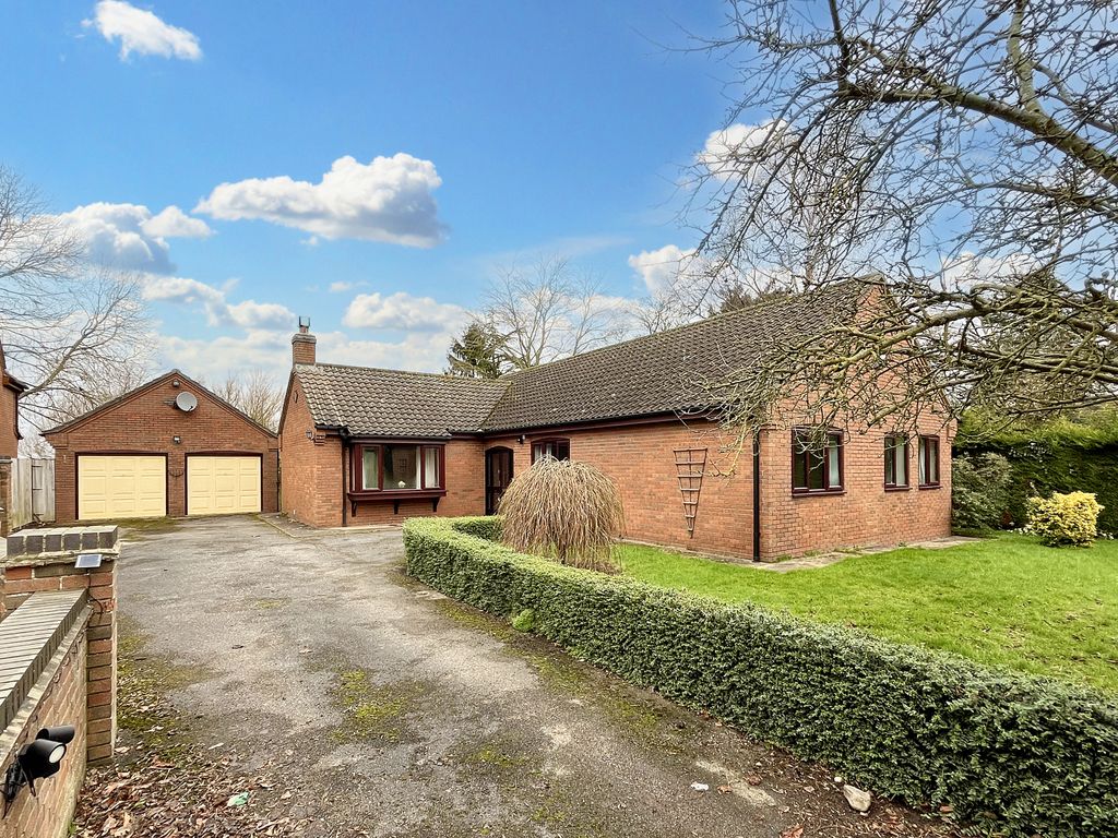 4 bed detached bungalow for sale in Spridlington Road, Faldingworth LN8, £385,000