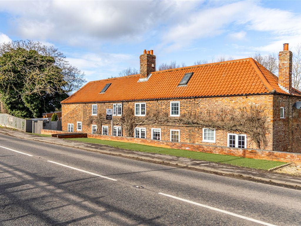 4 bed detached house for sale in Station Cottages, Hubberts Bridge PE20, £625,000