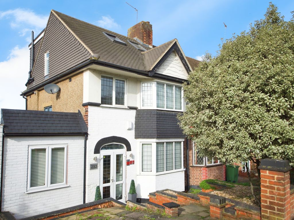 4 bed end terrace house for sale in Waltham Way, London E4, £650,000