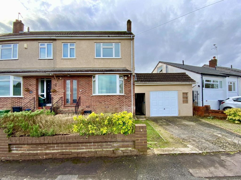 3 bed end terrace house for sale in Walnut Crescent, Kingswood, Bristol BS15, £320,000