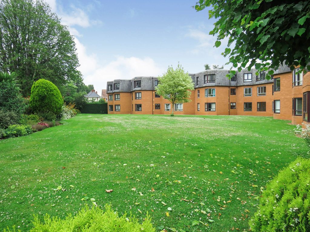 2 bed flat for sale in French Weir Close, Taunton TA1, £200,000