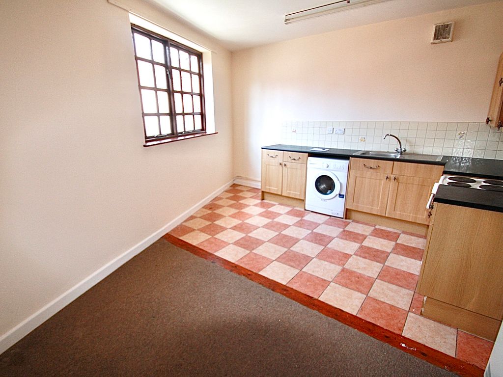 1 bed flat to rent in Spring Head, Wednesbury WS10, £425 pcm