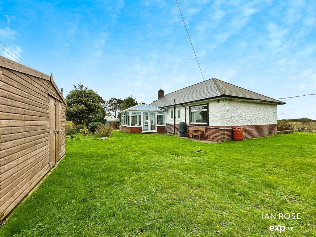 3 bed bungalow for sale in Silloth, Wigton CA7, £475,000