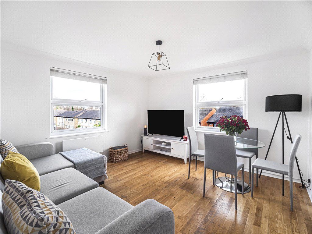 3 bed flat for sale in Hepple Close, Isleworth TW7, £400,000