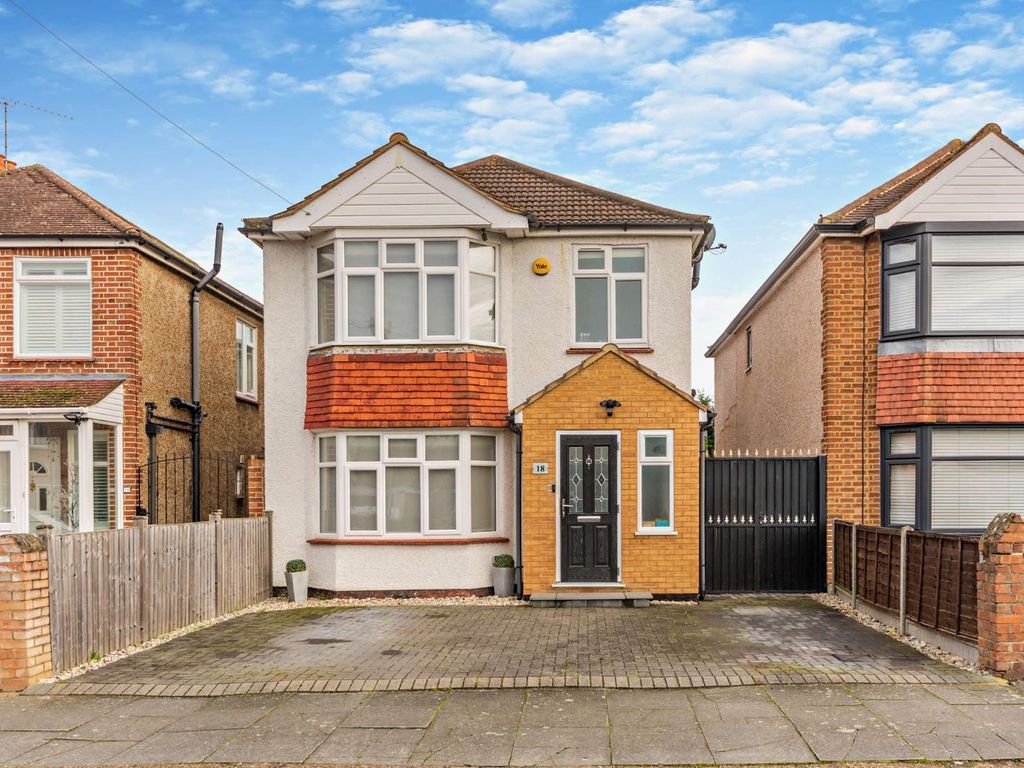 3 bed detached house for sale in Ashford Crescent, Ashford TW15, £695,000