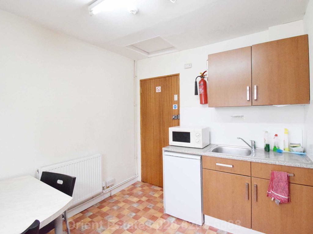 Studio to rent in Station Road, London NW4, £1,150 pcm