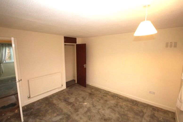2 bed flat to rent in Eagle Close, Yeovil BA22, £725 pcm
