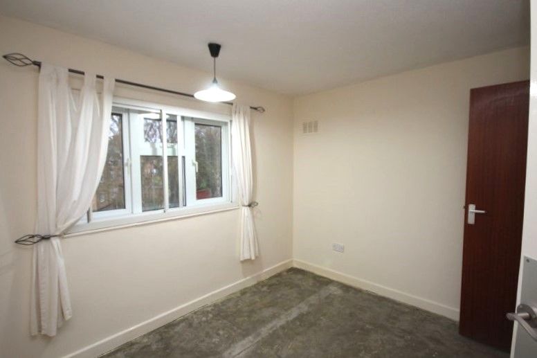 2 bed flat to rent in Eagle Close, Yeovil BA22, £725 pcm
