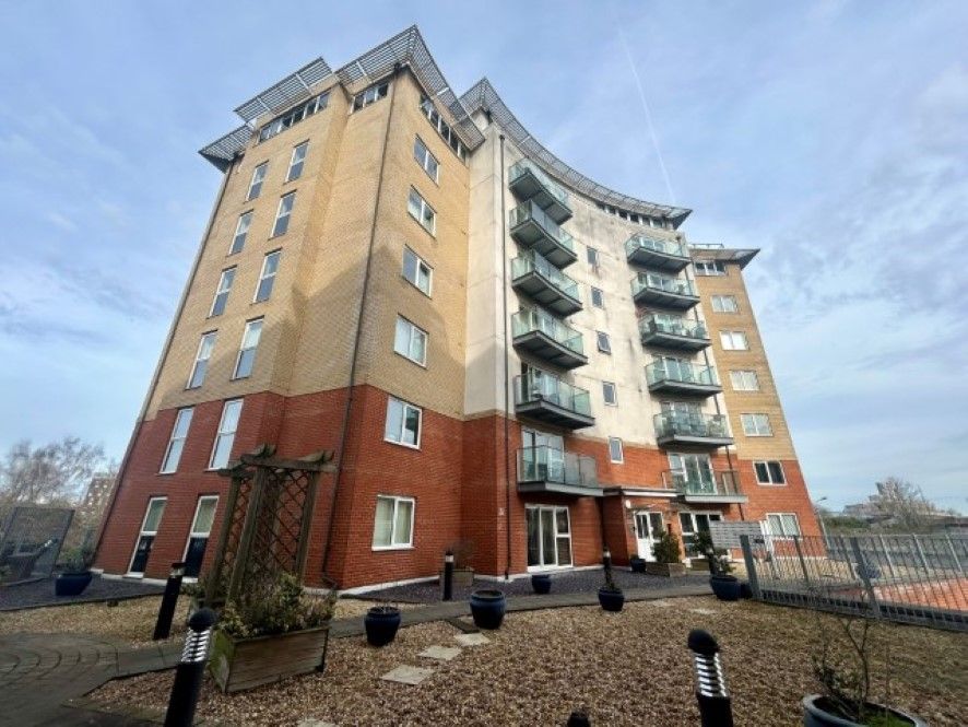 2 bed flat for sale in Flat 17, Centrums Court, 2 Pooleys Yard, Ipswich, Suffolk IP2, £120,000