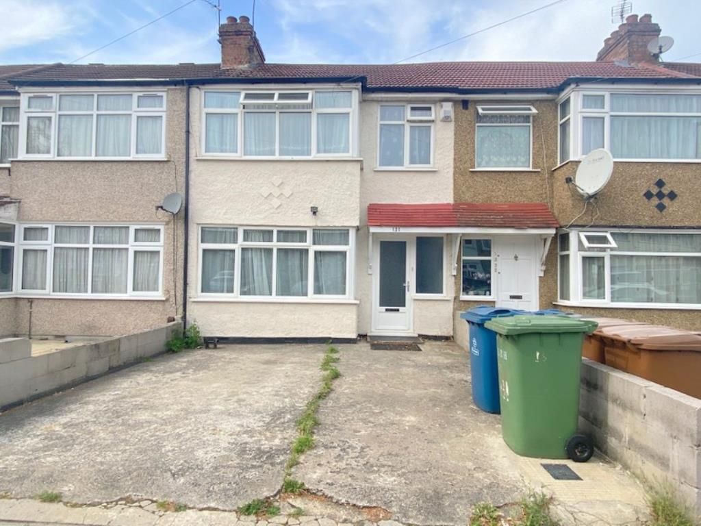 3 bed terraced house to rent in St.Pauls Avenue, Kenton, Middlesex HA3, £1,950 pcm