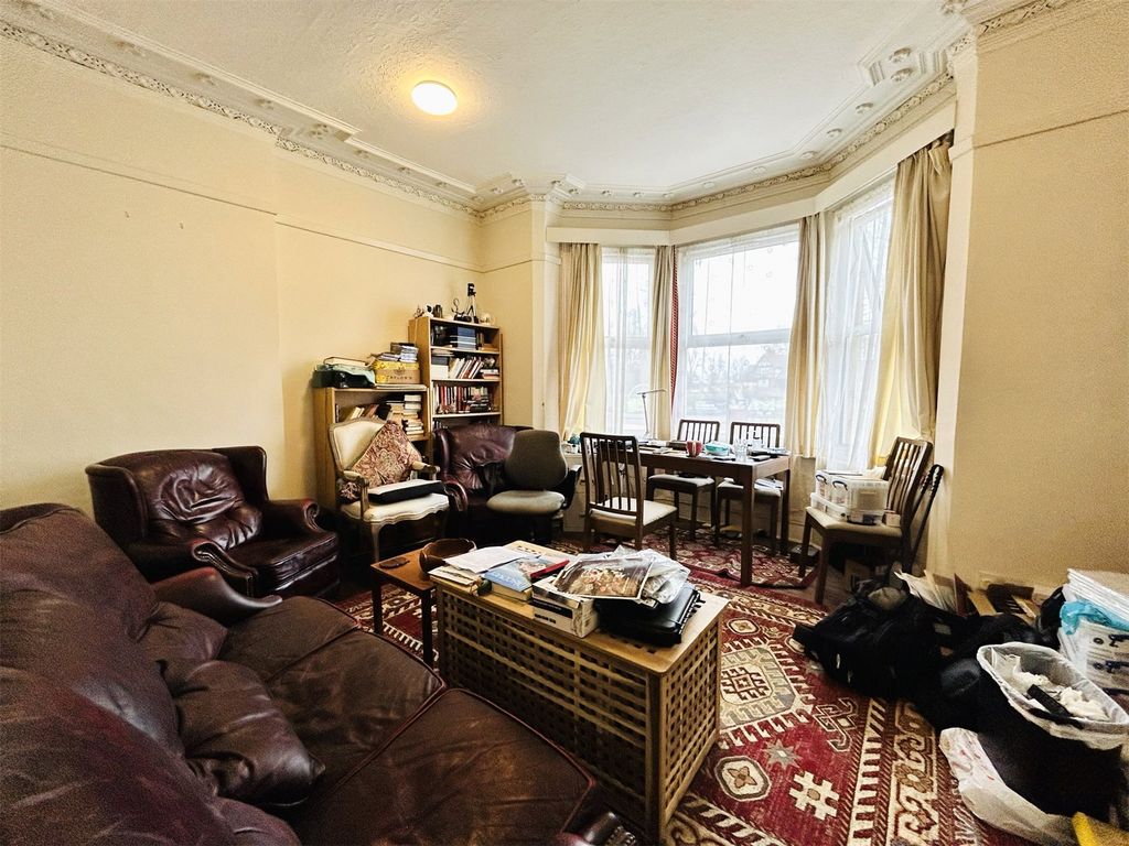 1 bed flat for sale in Wokingham Road, Reading, Berkshire RG6, £150,000