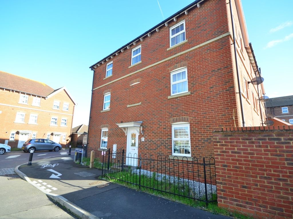 3 bed semi-detached house to rent in Easton Drive, Sittingbourne ME10, £1,450 pcm