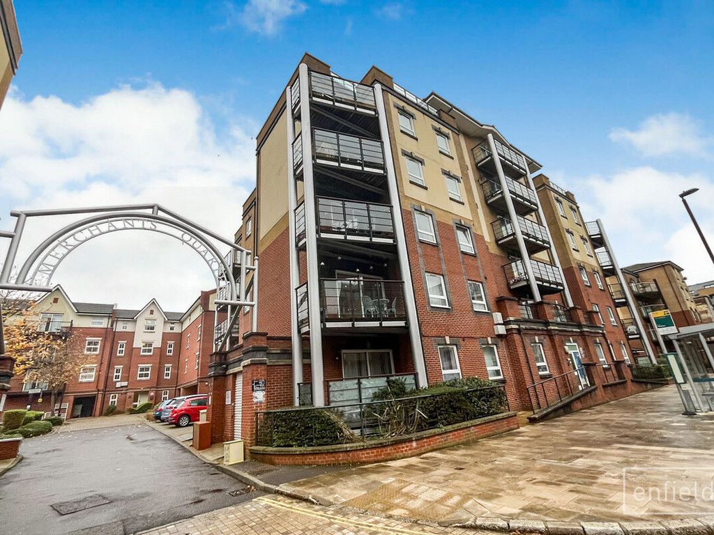2 bed flat for sale in Briton Street, Southampton SO14, £190,000