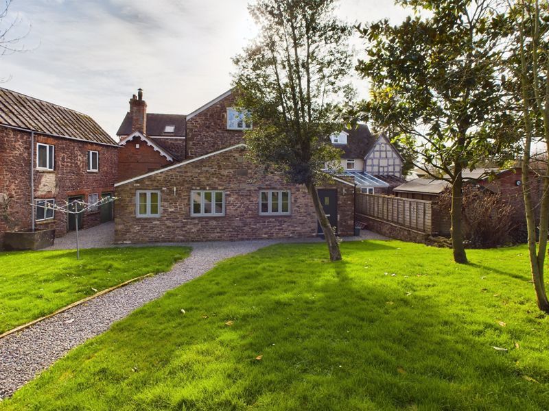 4 bed farmhouse to rent in Littledean Road, Elton, Newnham GL14, £2,100 pcm