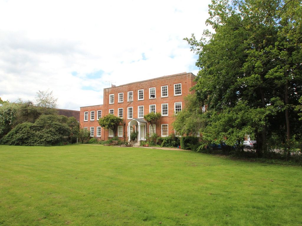 2 bed flat for sale in Wood Lane, Beech Hill, Reading, Berkshire RG7, £399,950