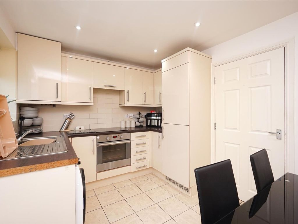3 bed property to rent in Farnham Close, Barrow-In-Furness LA13, £1,150 pcm