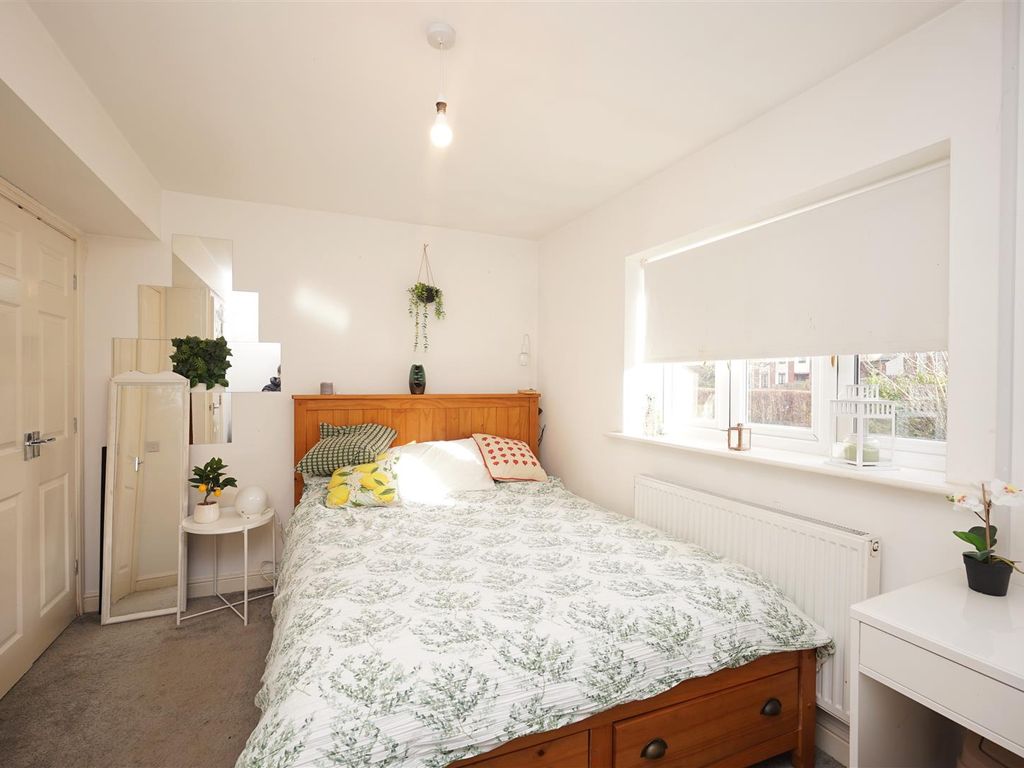 3 bed property to rent in Farnham Close, Barrow-In-Furness LA13, £1,150 pcm