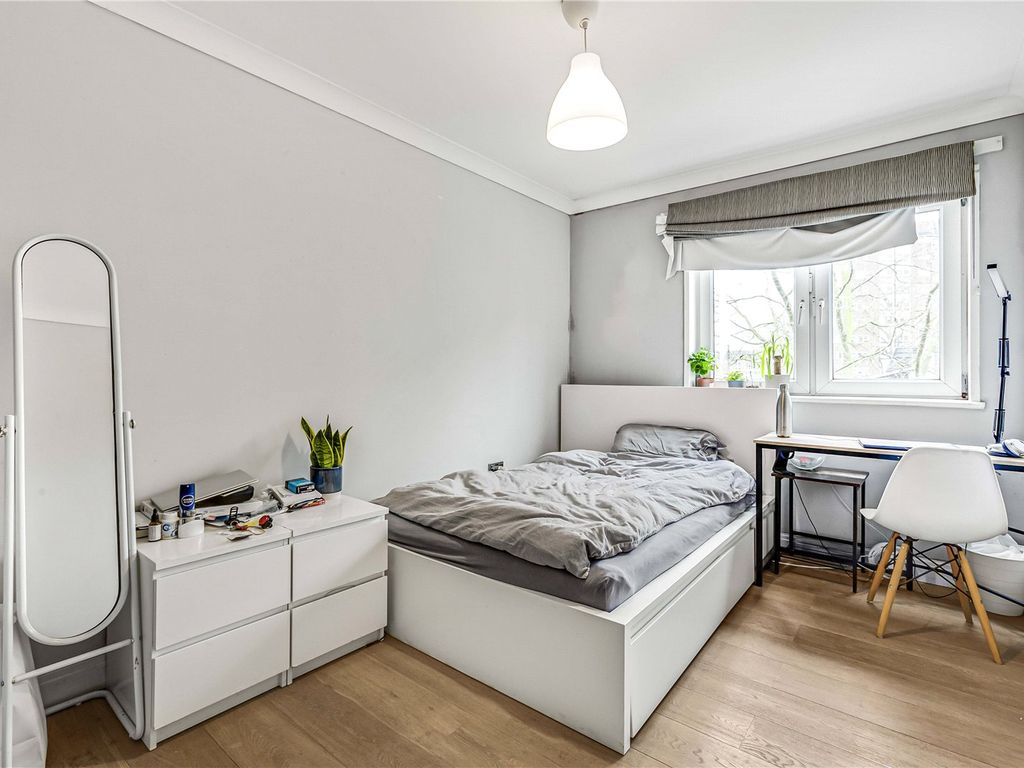 3 bed flat for sale in Binfield Road, London SW4, £525,000