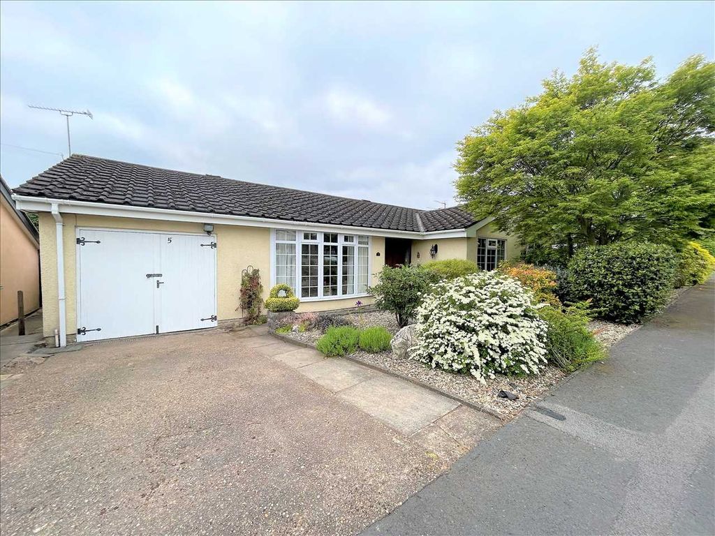 3 bed bungalow for sale in Burnside, Broughton, Brigg DN20, £315,000