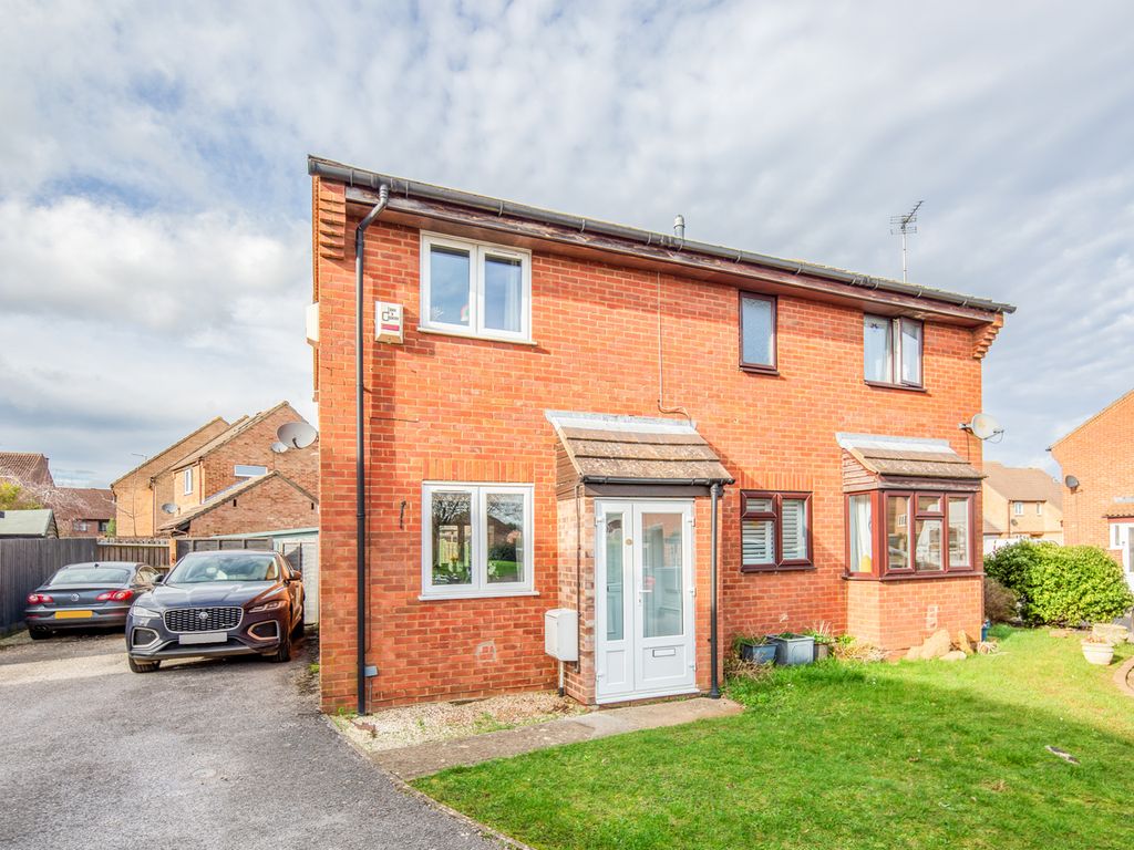 2 bed semi-detached house for sale in Gaydon Walk, Bicester OX26, £285,000