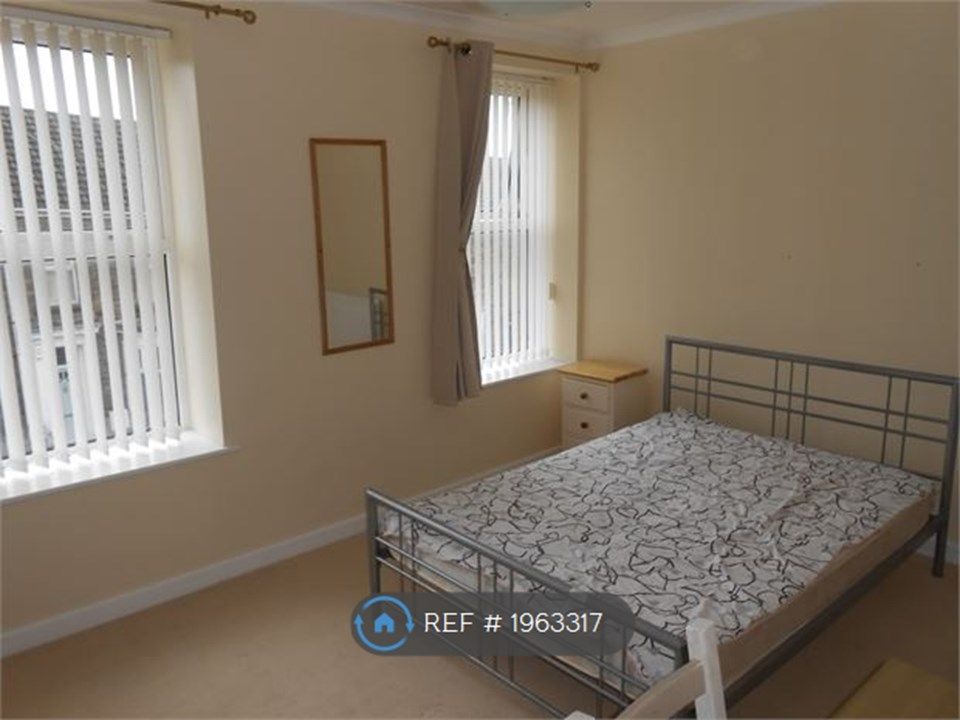 Room to rent in Rhondda St, Mount Pleasant Swansea SA1, £350 pcm