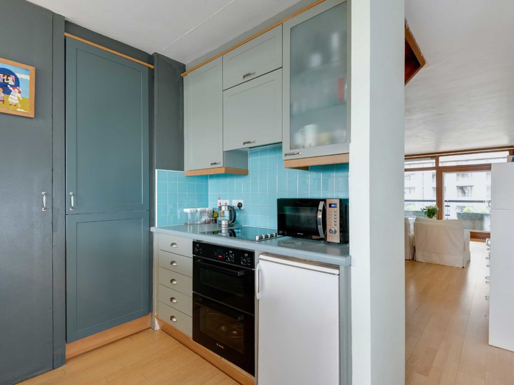 1 bed flat for sale in Barbican, London EC2Y, £730,000