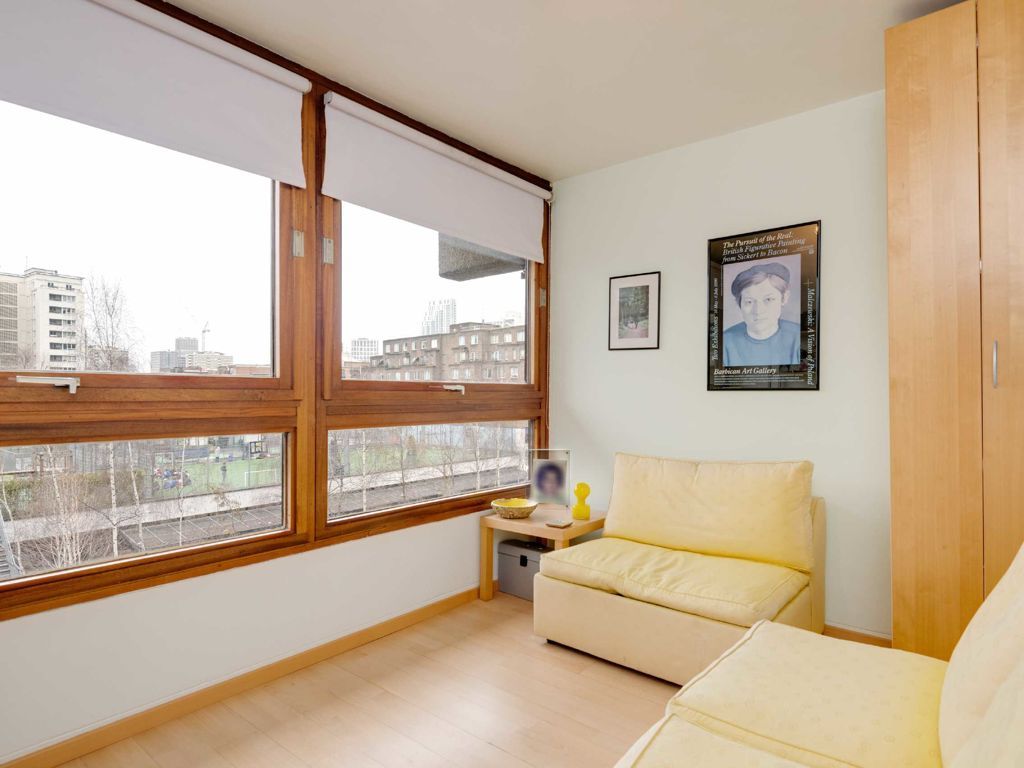 1 bed flat for sale in Barbican, London EC2Y, £730,000