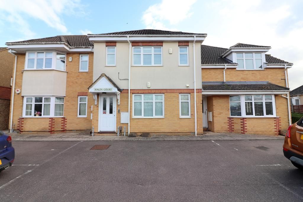 2 bed flat for sale in Luton Road, Barton Le Clay, Bedfordshire MK45, £250,000