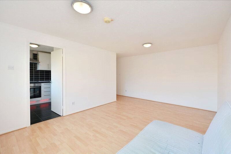 Studio to rent in Telegraph Place, London E14, £1,400 pcm