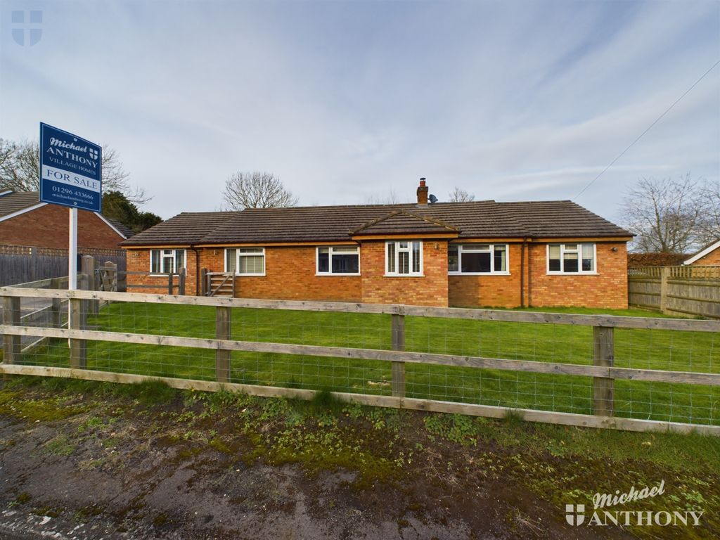 4 bed detached bungalow for sale in Elm Brook Close, Chearsley, Aylesbury, Buckinghamshire HP18, £650,000