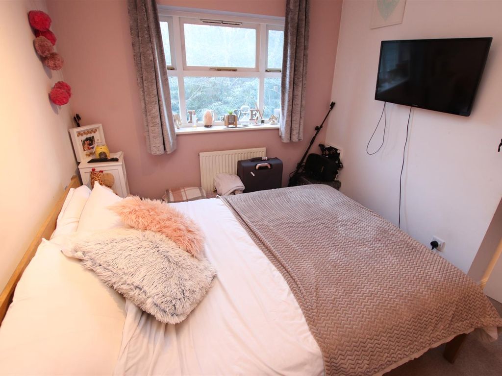 5 bed detached house for sale in Cavalier Drive, Apperley Bridge, Bradford BD10, £260,000