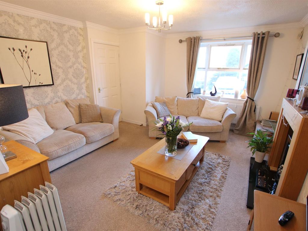 5 bed detached house for sale in Cavalier Drive, Apperley Bridge, Bradford BD10, £260,000