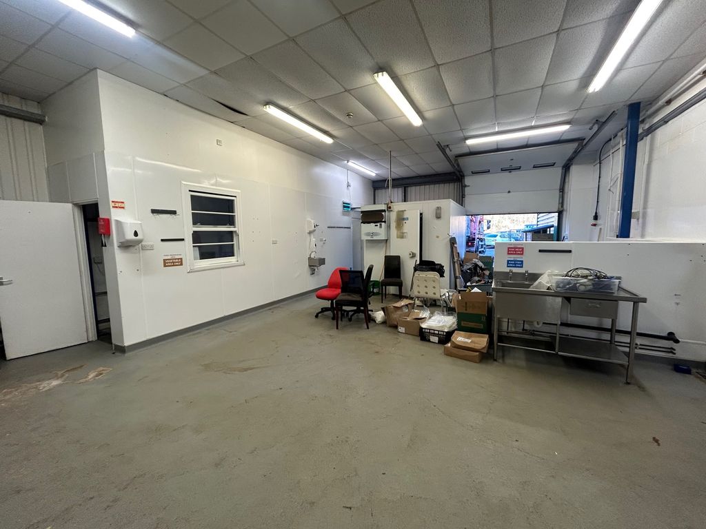 Industrial to let in Combe Lane, Godalming GU8, £18,000 pa