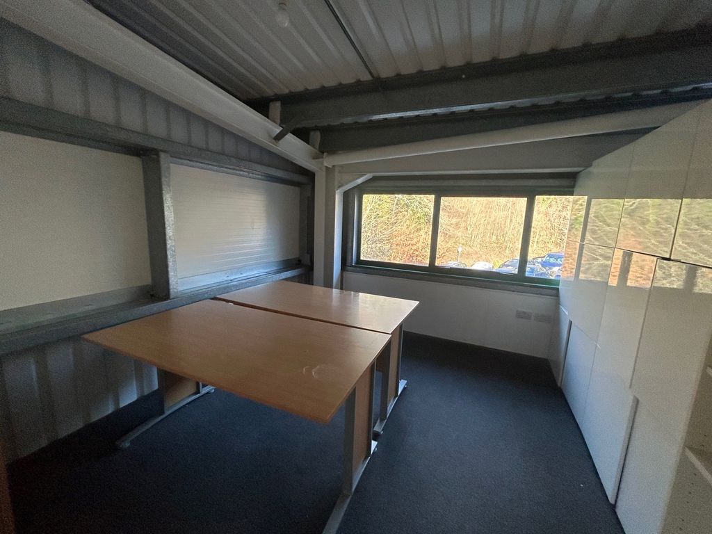 Industrial to let in Combe Lane, Godalming GU8, £22,500 pa