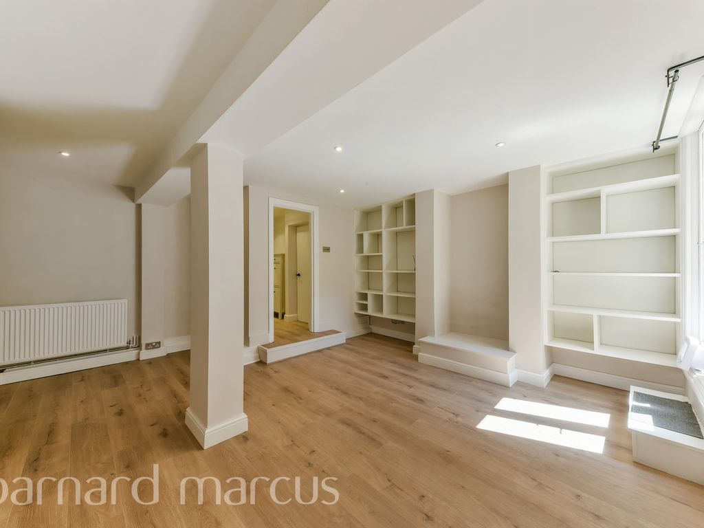 2 bed flat for sale in Stile Hall Gardens, London W4, £425,000