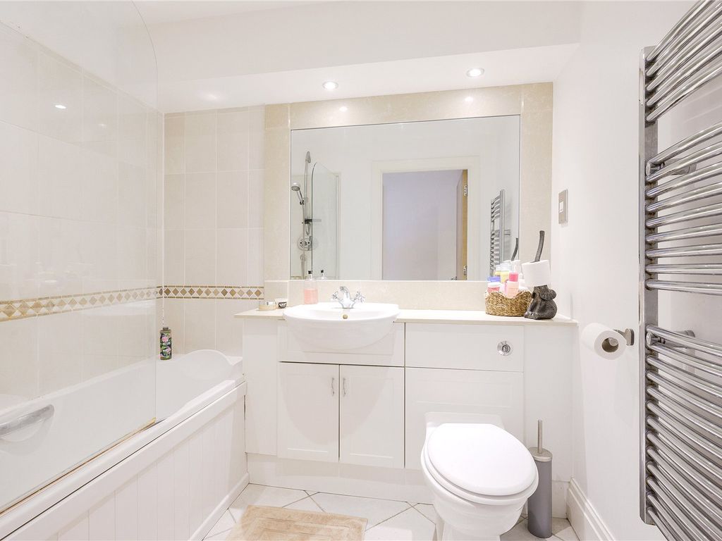 1 bed flat for sale in Royal Quarter, Seven Kings Way, Kingston Upon Thames KT2, £360,000