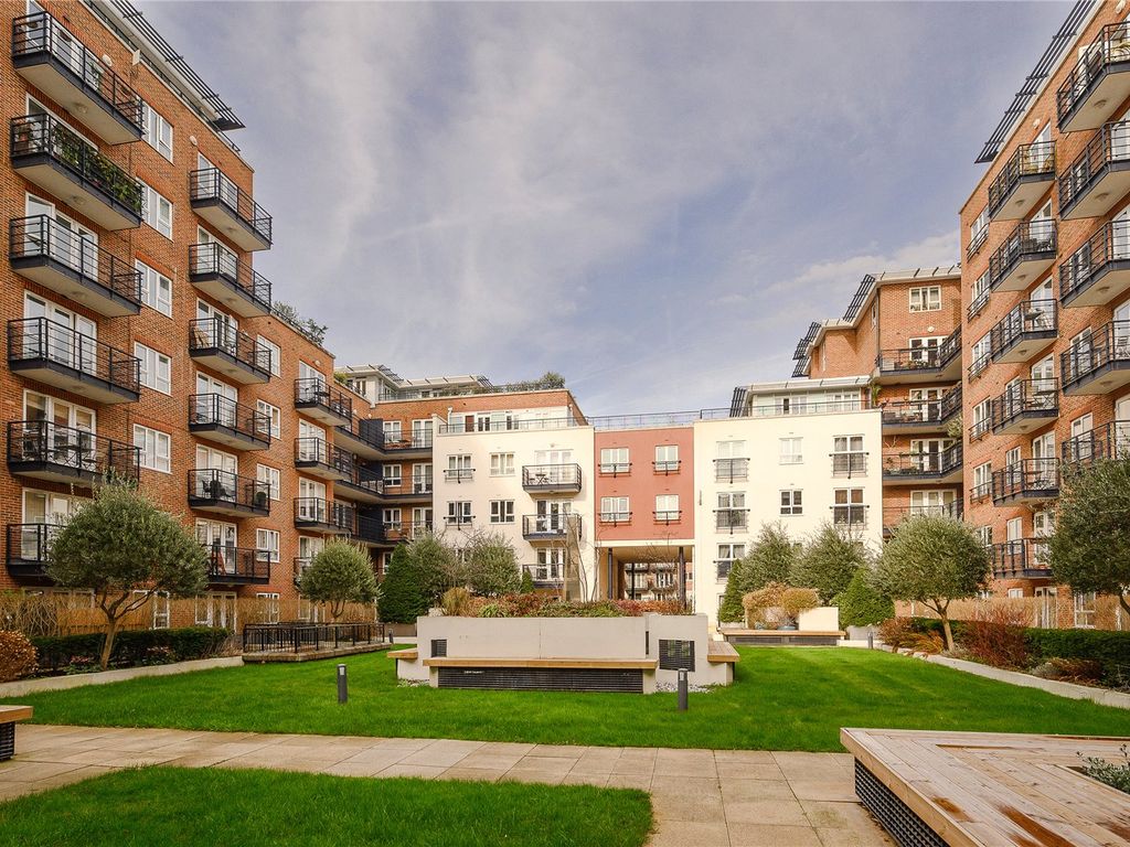 1 bed flat for sale in Royal Quarter, Seven Kings Way, Kingston Upon Thames KT2, £360,000