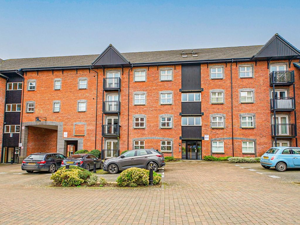 2 bed flat for sale in The Wharf, Linslade, Leighton Buzzard LU7, £220,000