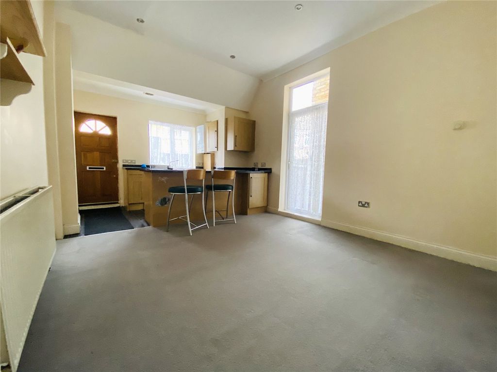 1 bed detached house for sale in Medusa Road, Catford, London SE6, £350,000