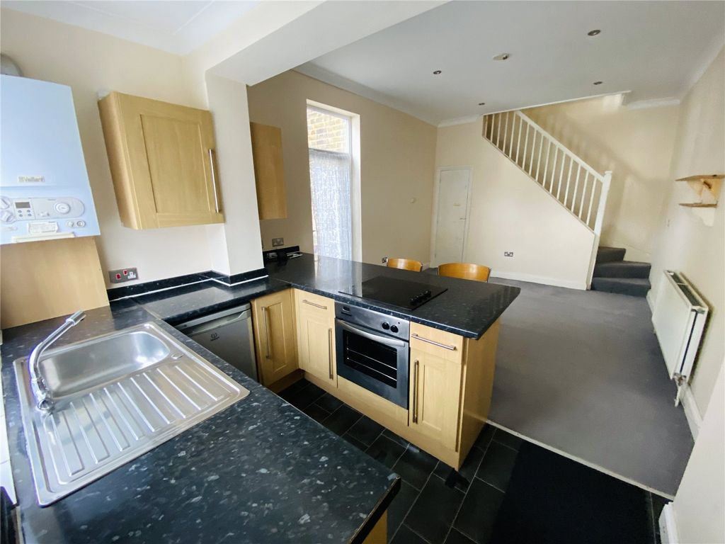 1 bed detached house for sale in Medusa Road, Catford, London SE6, £350,000