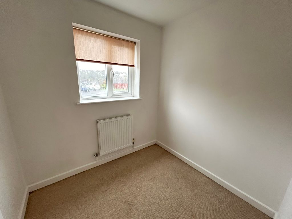 2 bed flat to rent in Mackworth Street, Bridgend CF31, £725 pcm