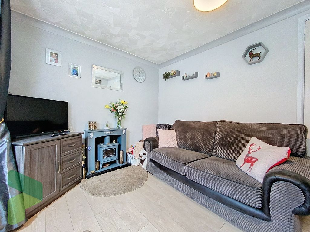 1 bed flat for sale in Woodbank Avenue, Darwen BB3, £75,000