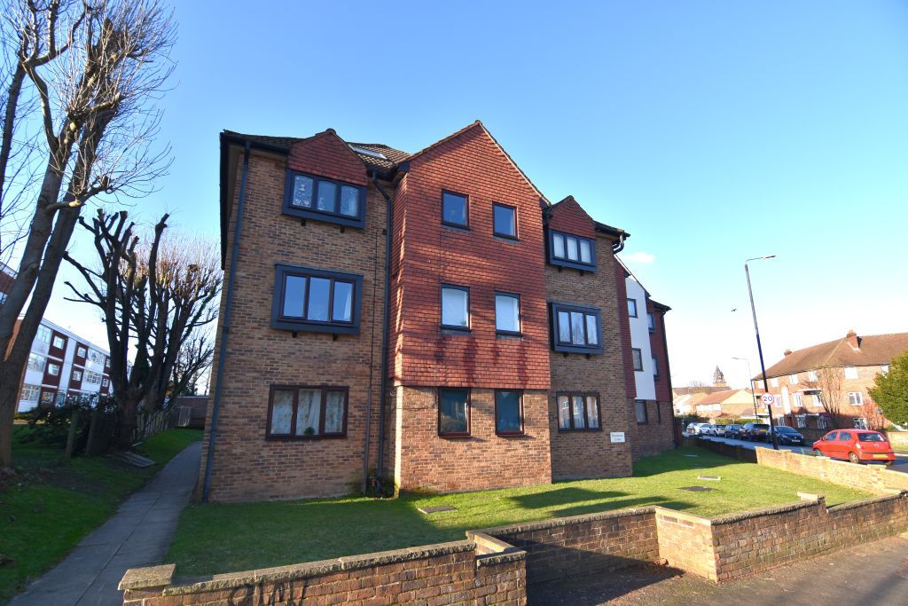 Studio for sale in Manor Road, Wallington SM6, £189,950