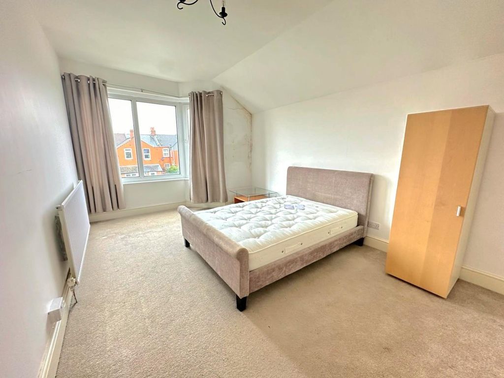 4 bed terraced house for sale in Birchfield Road, Abington, Northampton NN1, £360,000